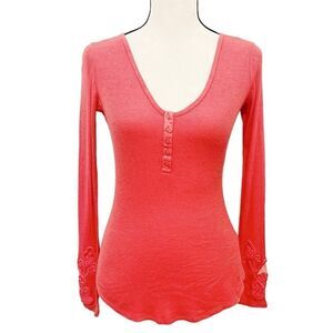 GUESS Coral Long Sleeve Henley V-Neck Front Button Knit Tunic Sweater Size Small